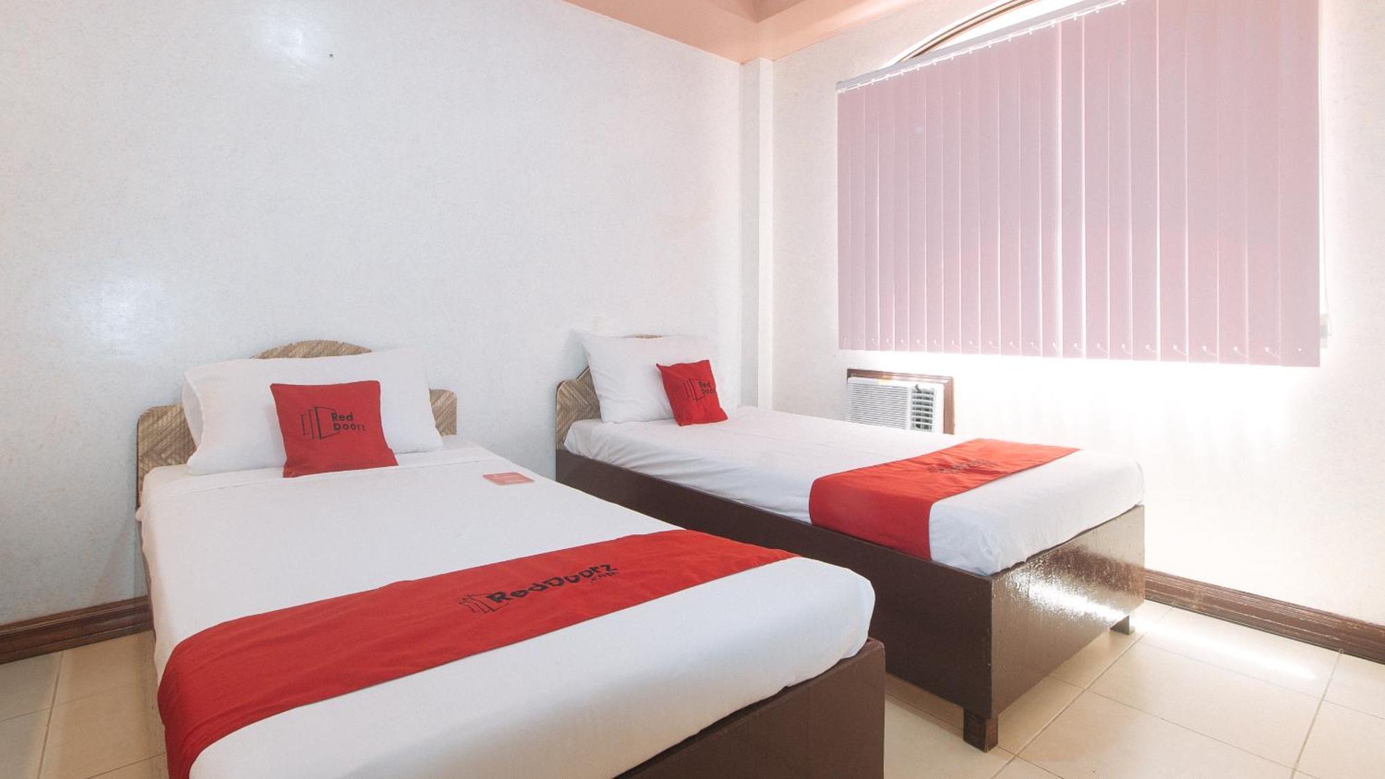 Reddoorz At Coco Grove Tourist Inn Panglao Island Exterior photo