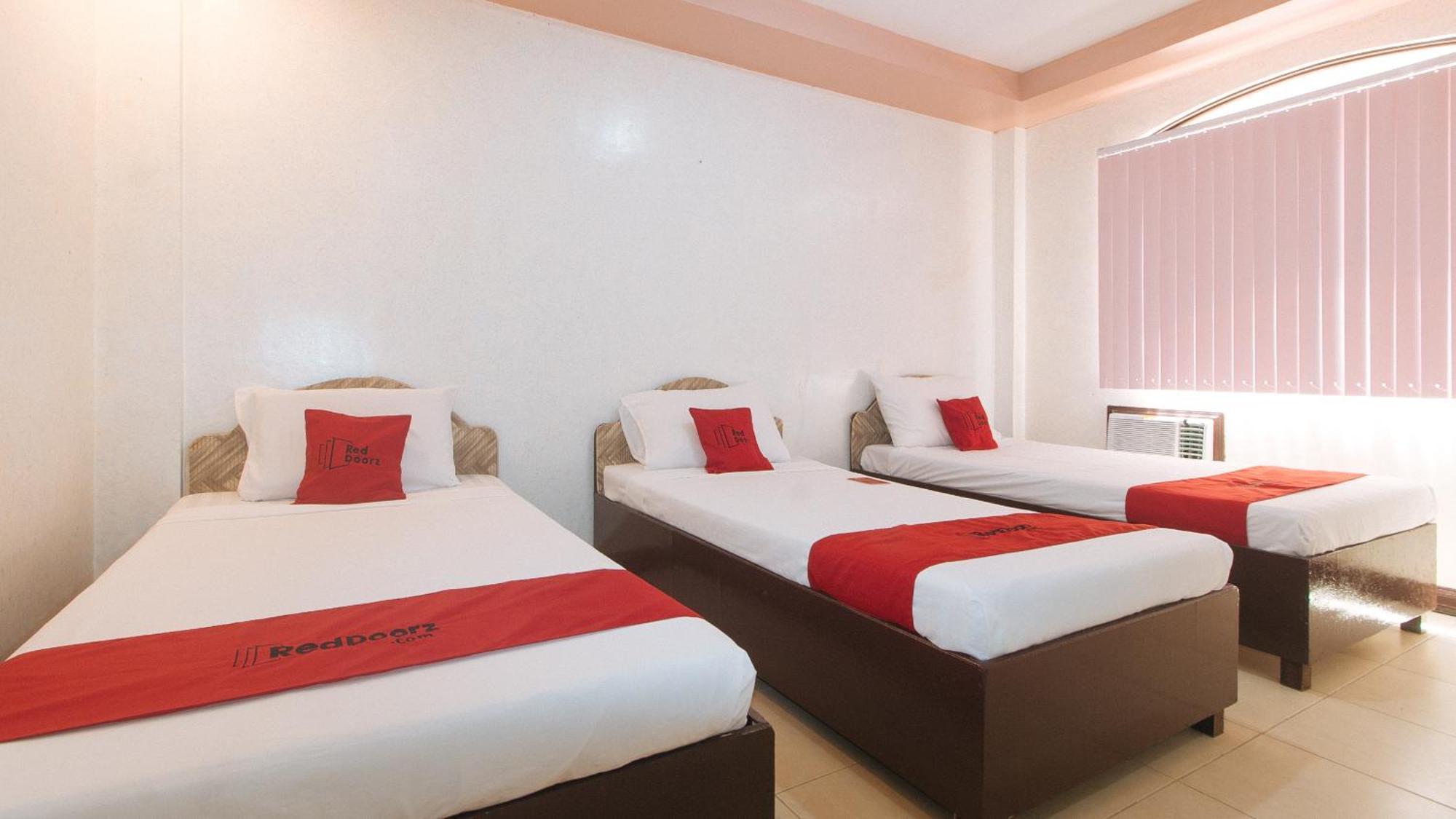 Reddoorz At Coco Grove Tourist Inn Panglao Island Exterior photo