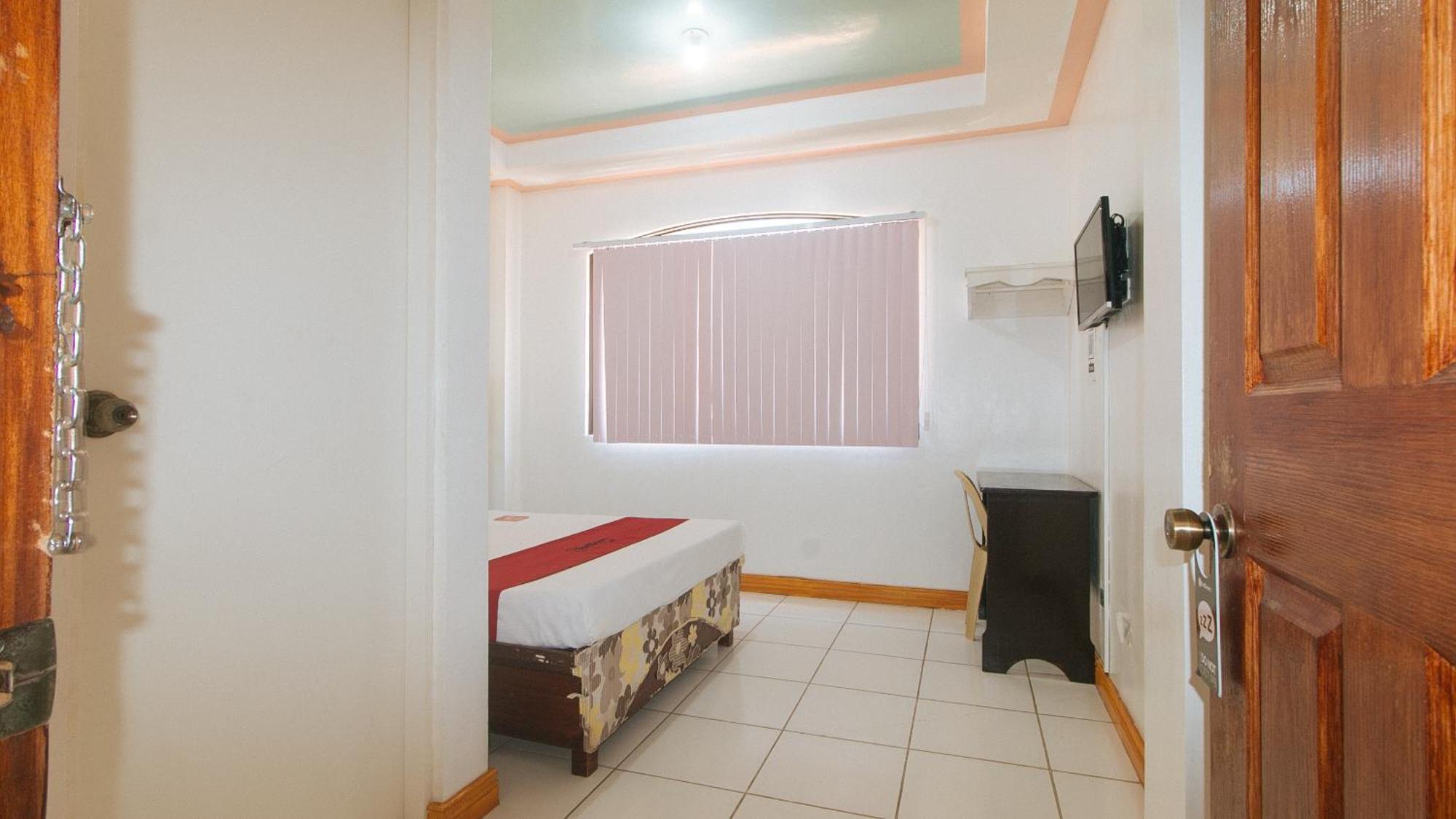 Reddoorz At Coco Grove Tourist Inn Panglao Island Exterior photo