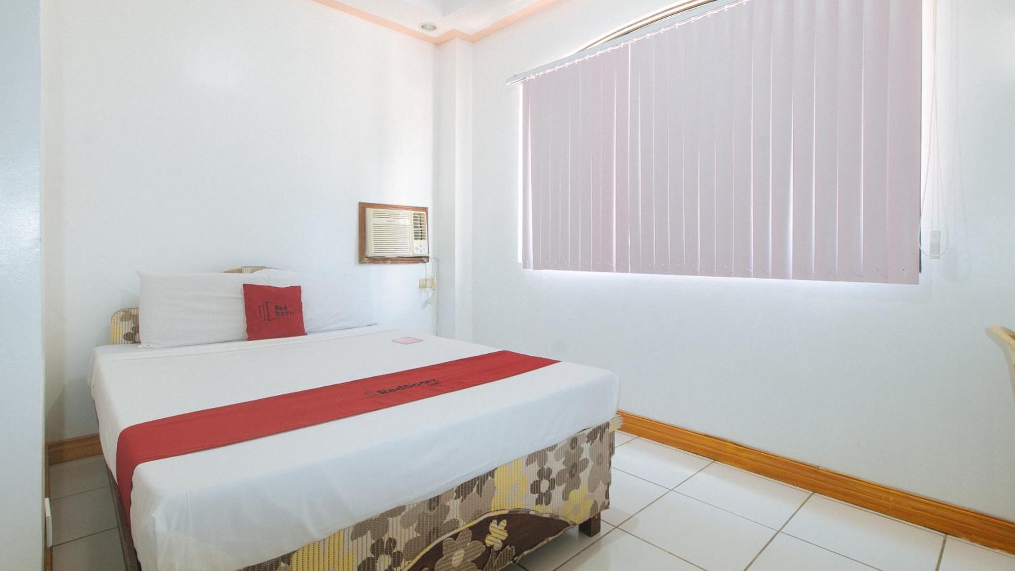 Reddoorz At Coco Grove Tourist Inn Panglao Island Exterior photo