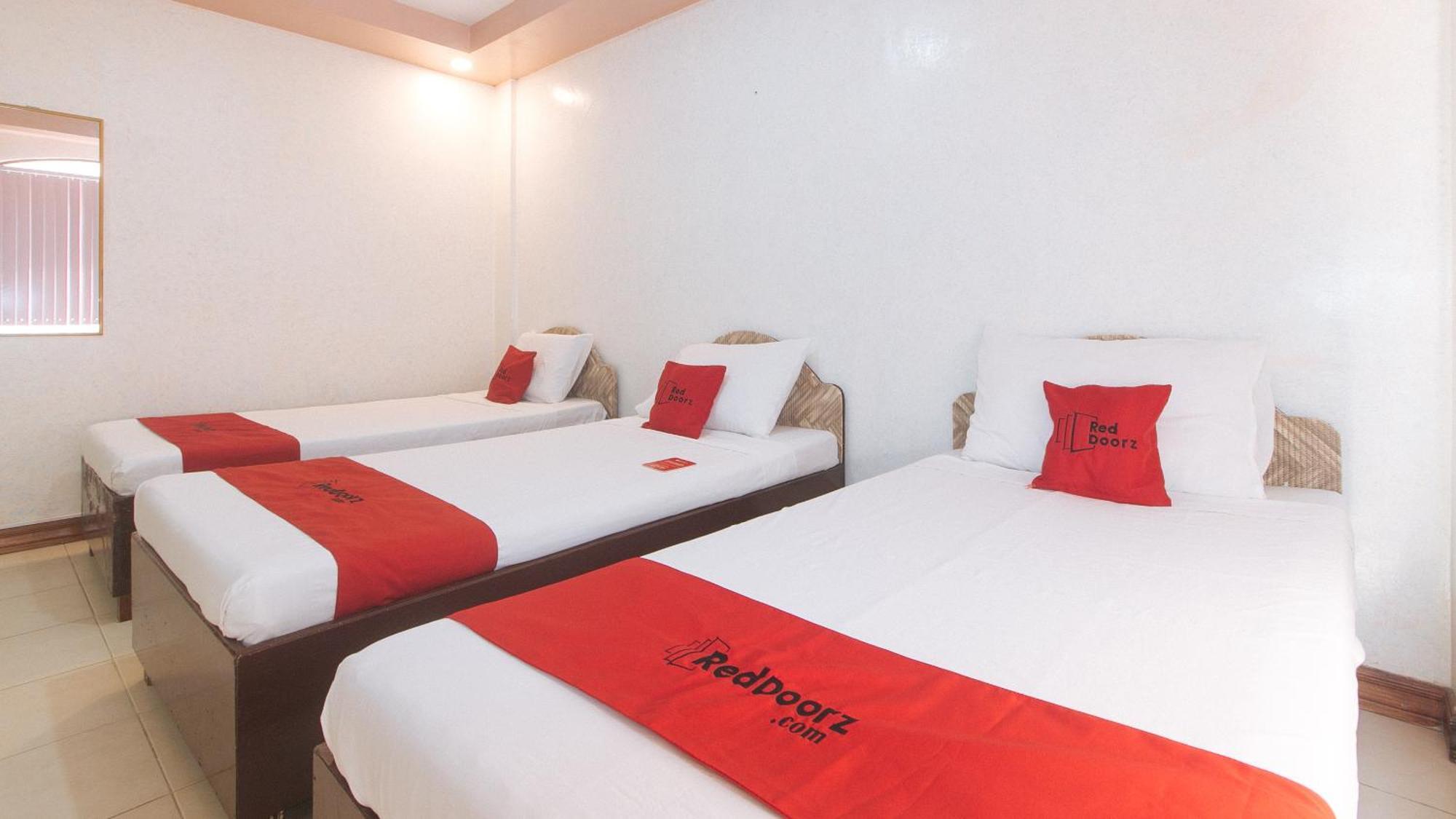 Reddoorz At Coco Grove Tourist Inn Panglao Island Exterior photo