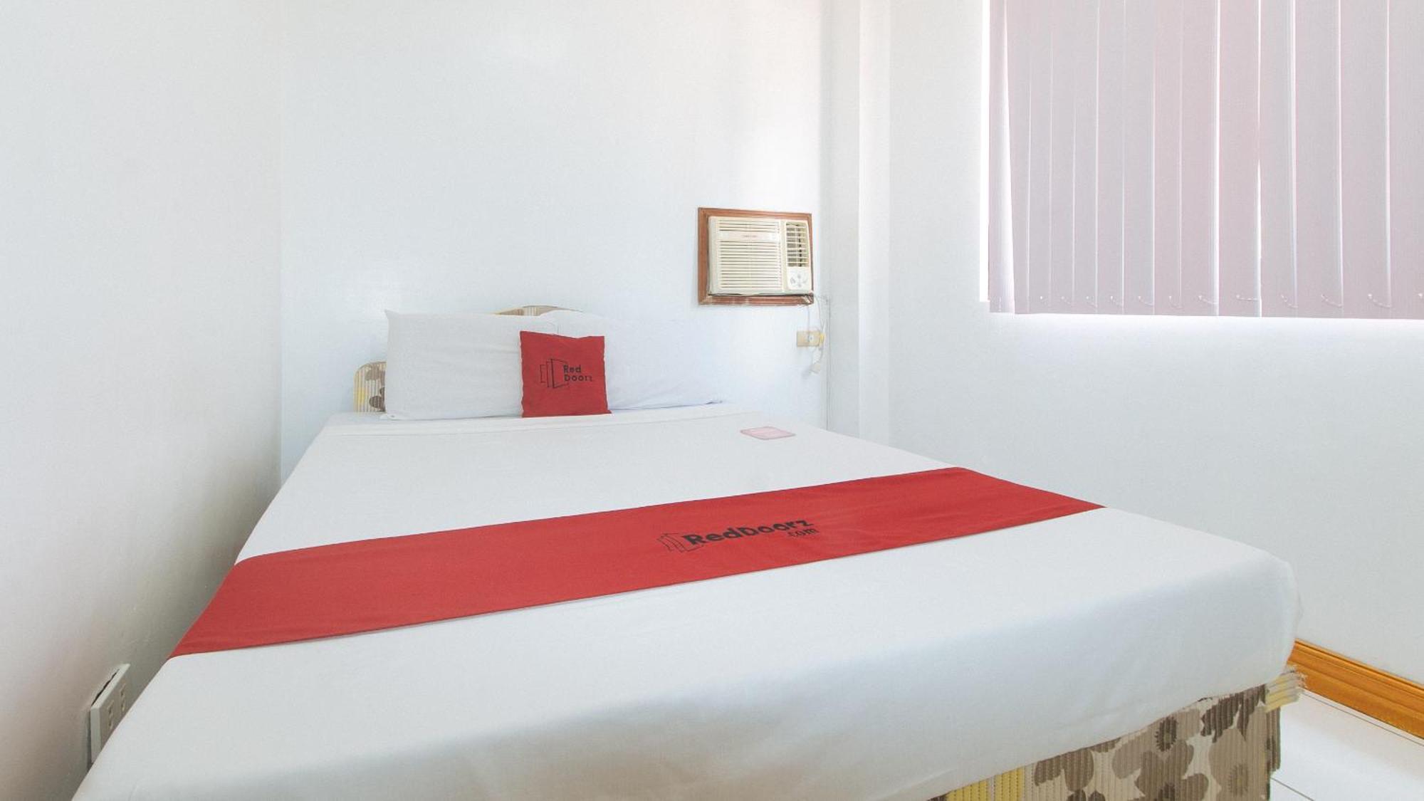 Reddoorz At Coco Grove Tourist Inn Panglao Island Exterior photo