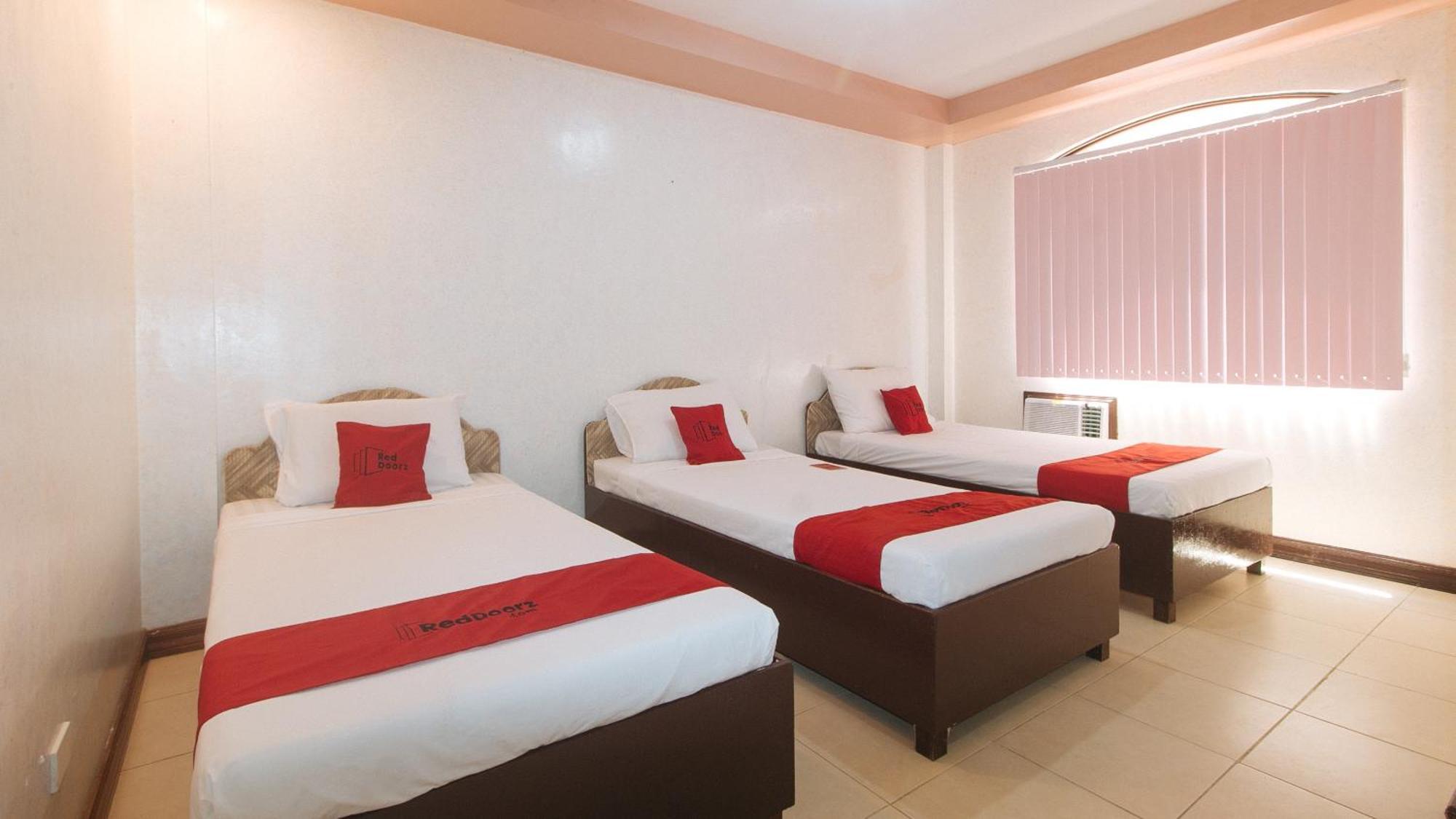 Reddoorz At Coco Grove Tourist Inn Panglao Island Exterior photo