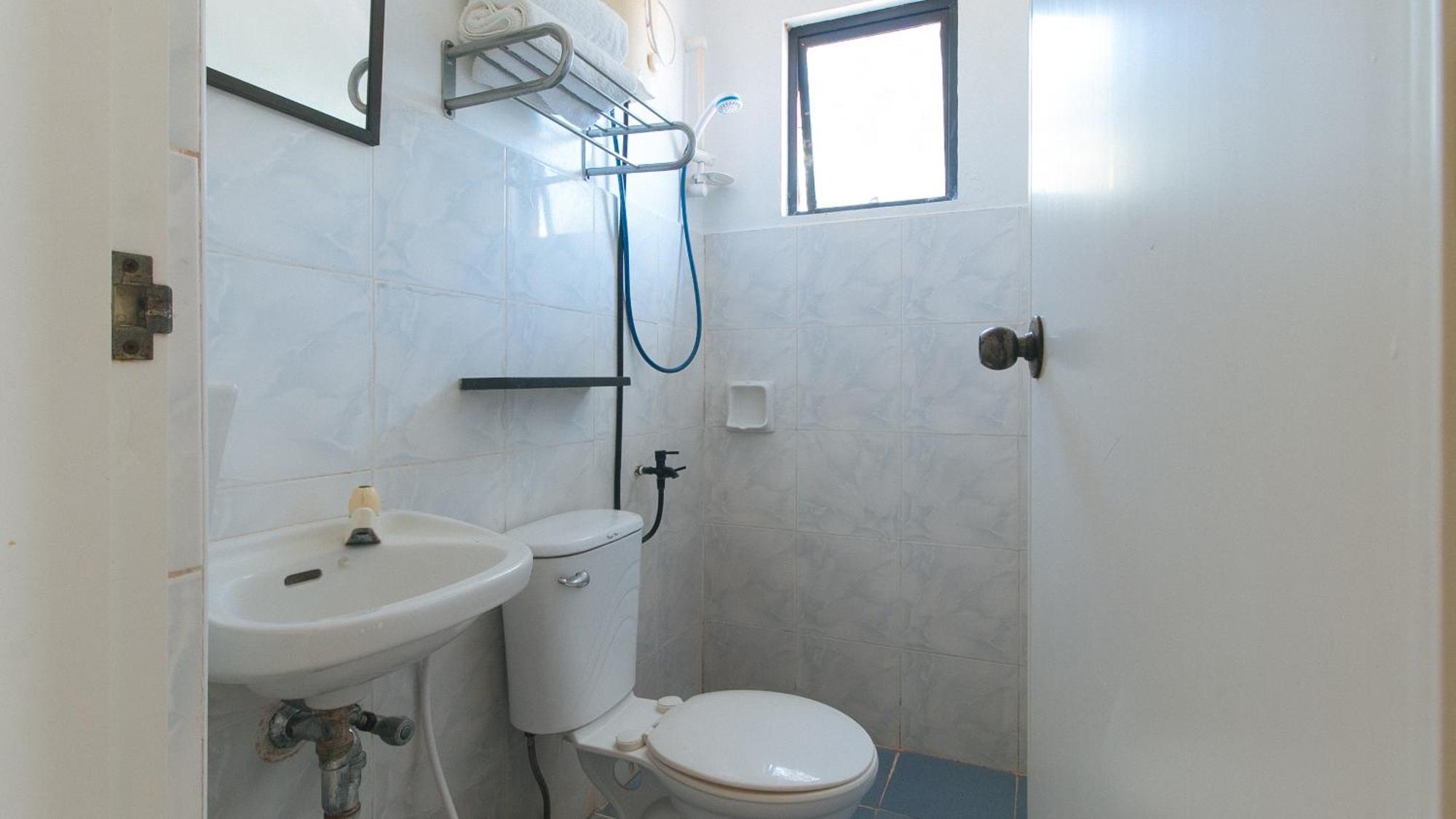 Reddoorz At Coco Grove Tourist Inn Panglao Island Exterior photo