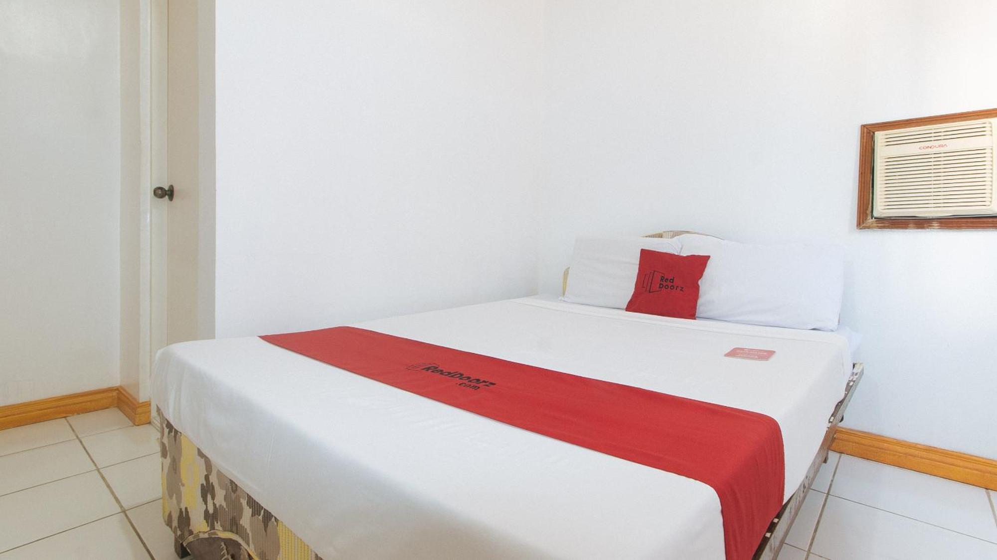 Reddoorz At Coco Grove Tourist Inn Panglao Island Exterior photo