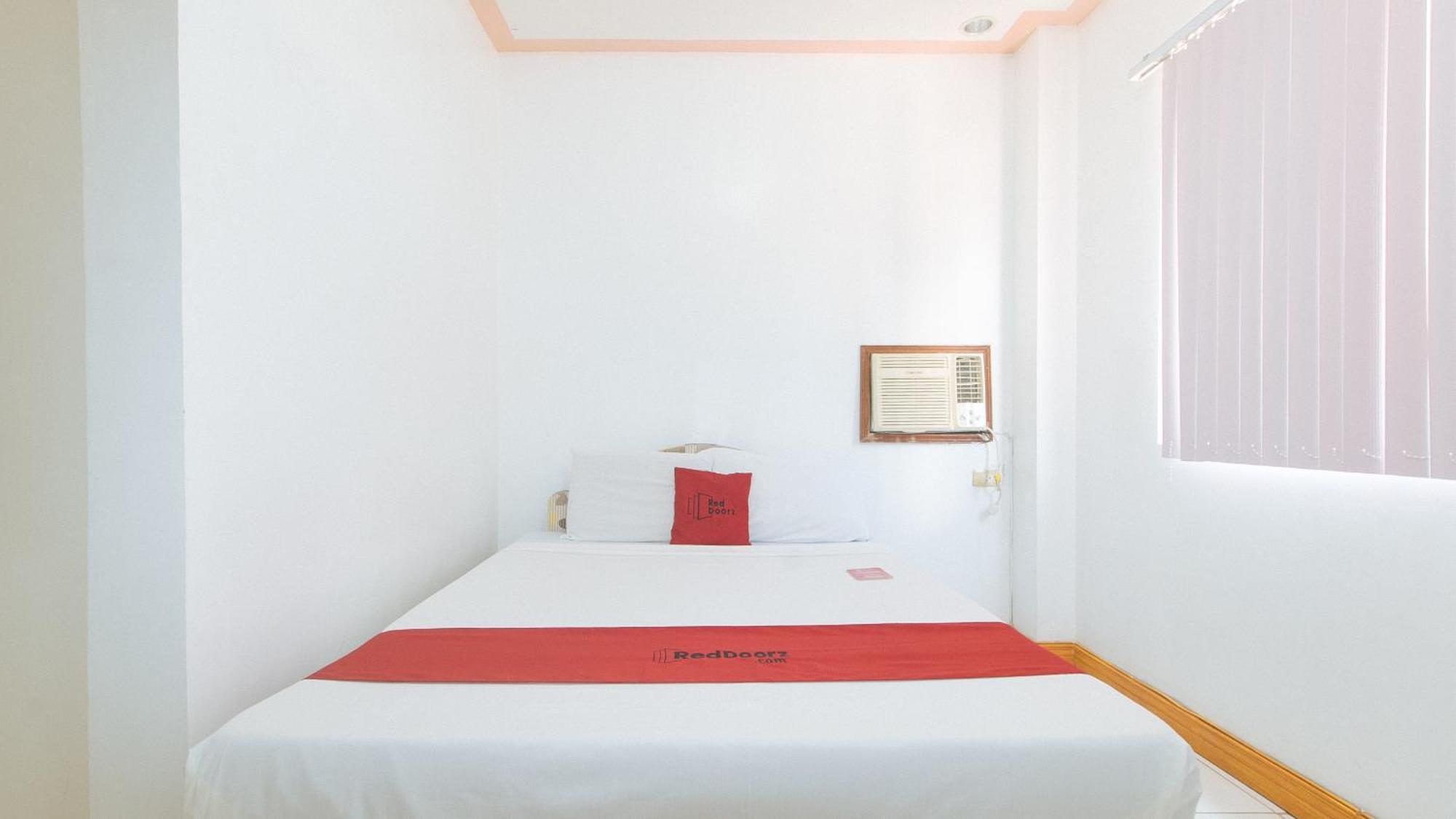 Reddoorz At Coco Grove Tourist Inn Panglao Island Exterior photo