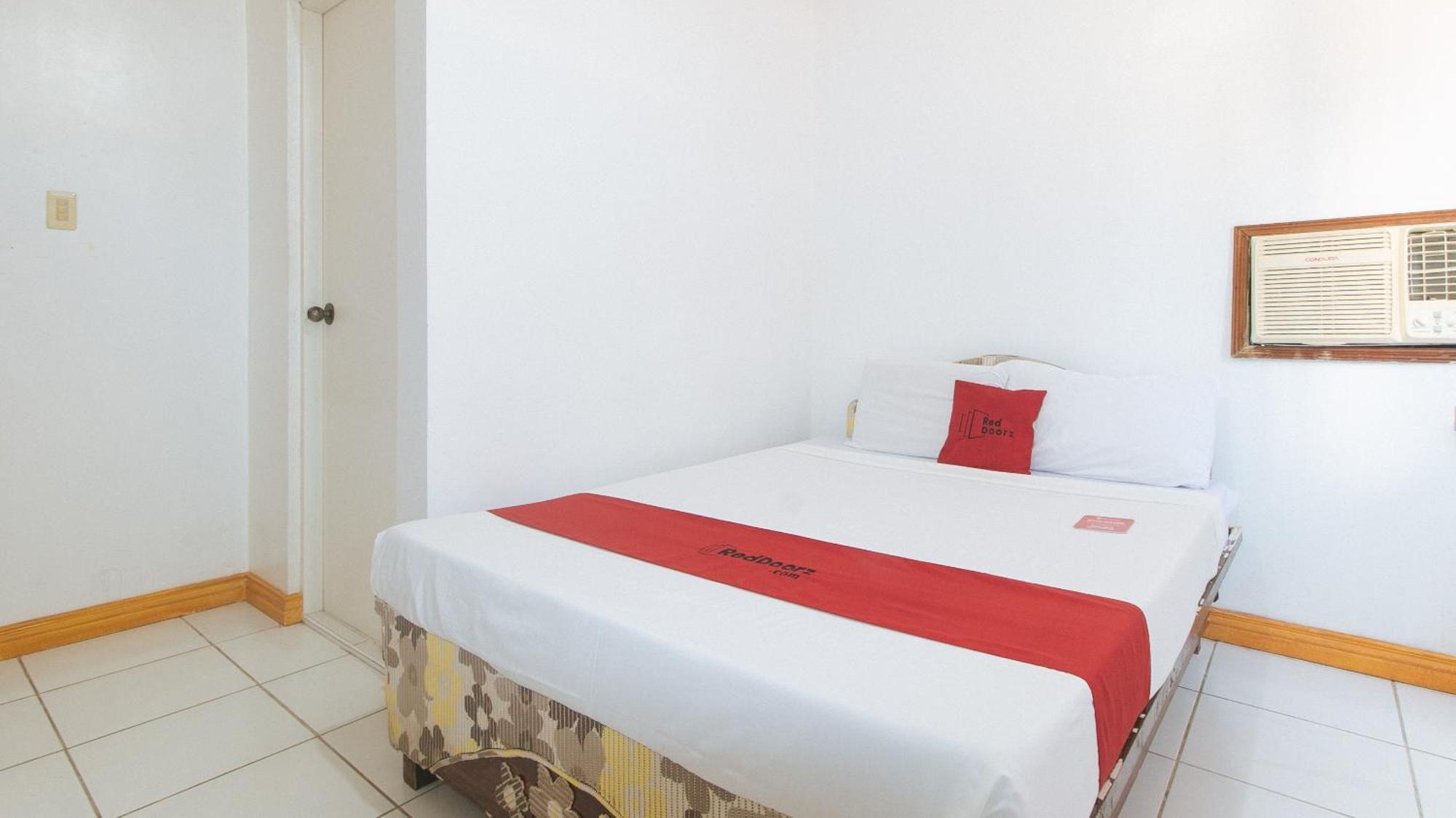 Reddoorz At Coco Grove Tourist Inn Panglao Island Exterior photo