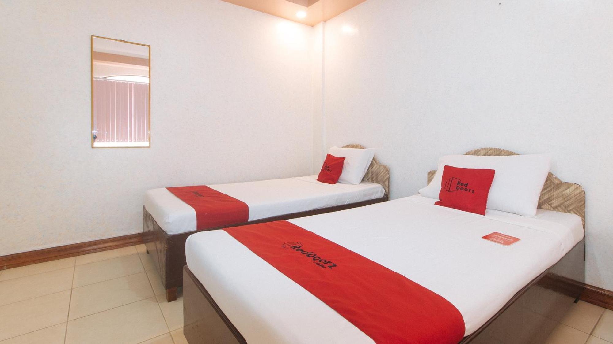 Reddoorz At Coco Grove Tourist Inn Panglao Island Exterior photo